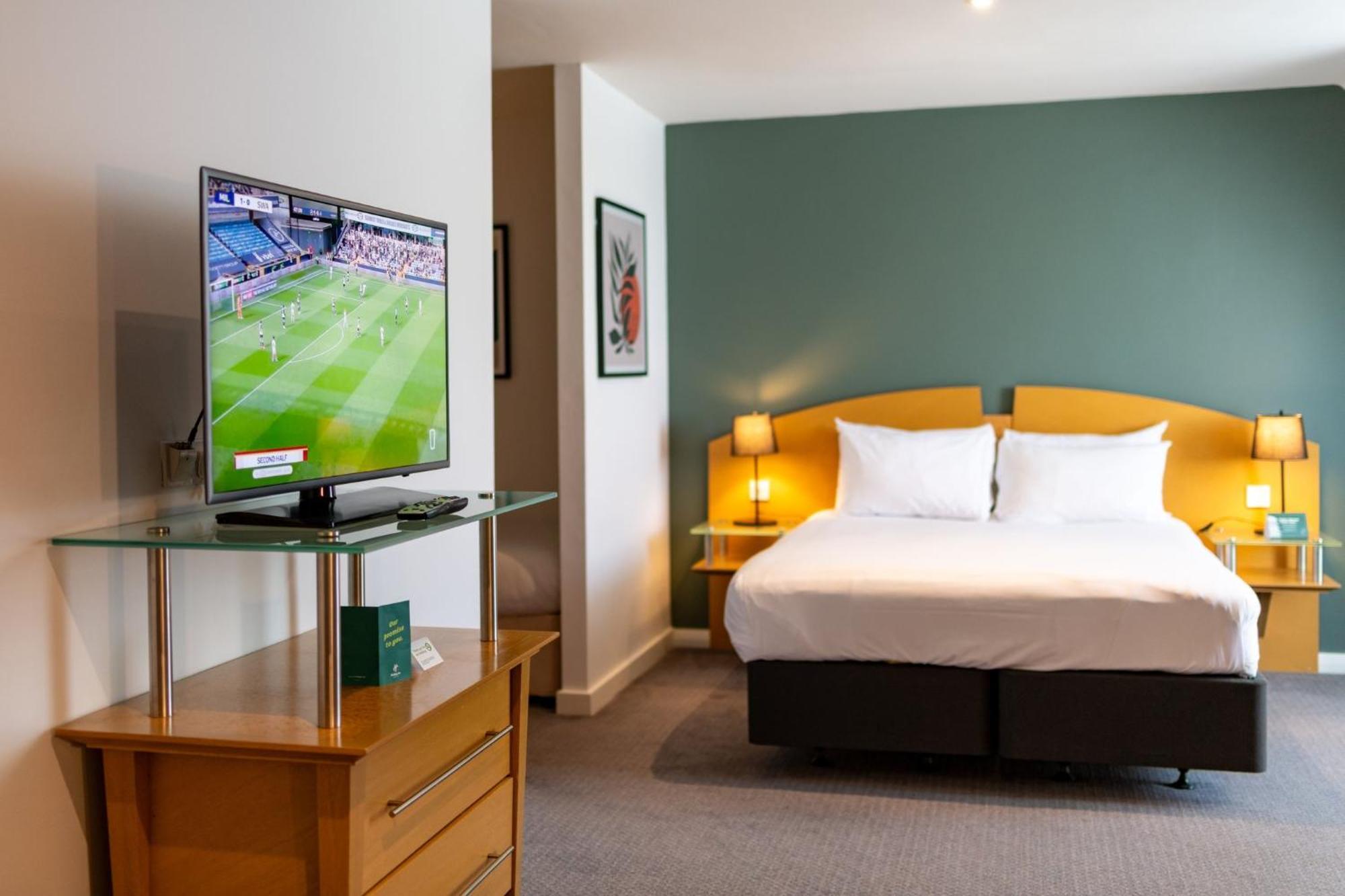 Holiday Inn Ashford - North A20 By Ihg Екстер'єр фото